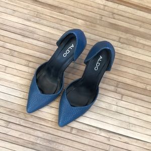 Snake skin print blue pumps